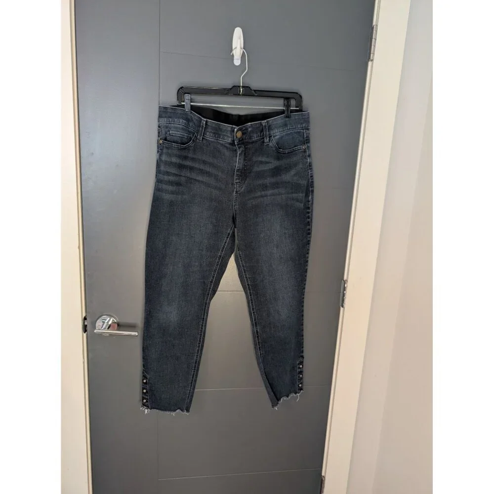 Croft and‎ Barrow Dark Wash Raw Hem Cropped Jeans with Stud Detail - 16